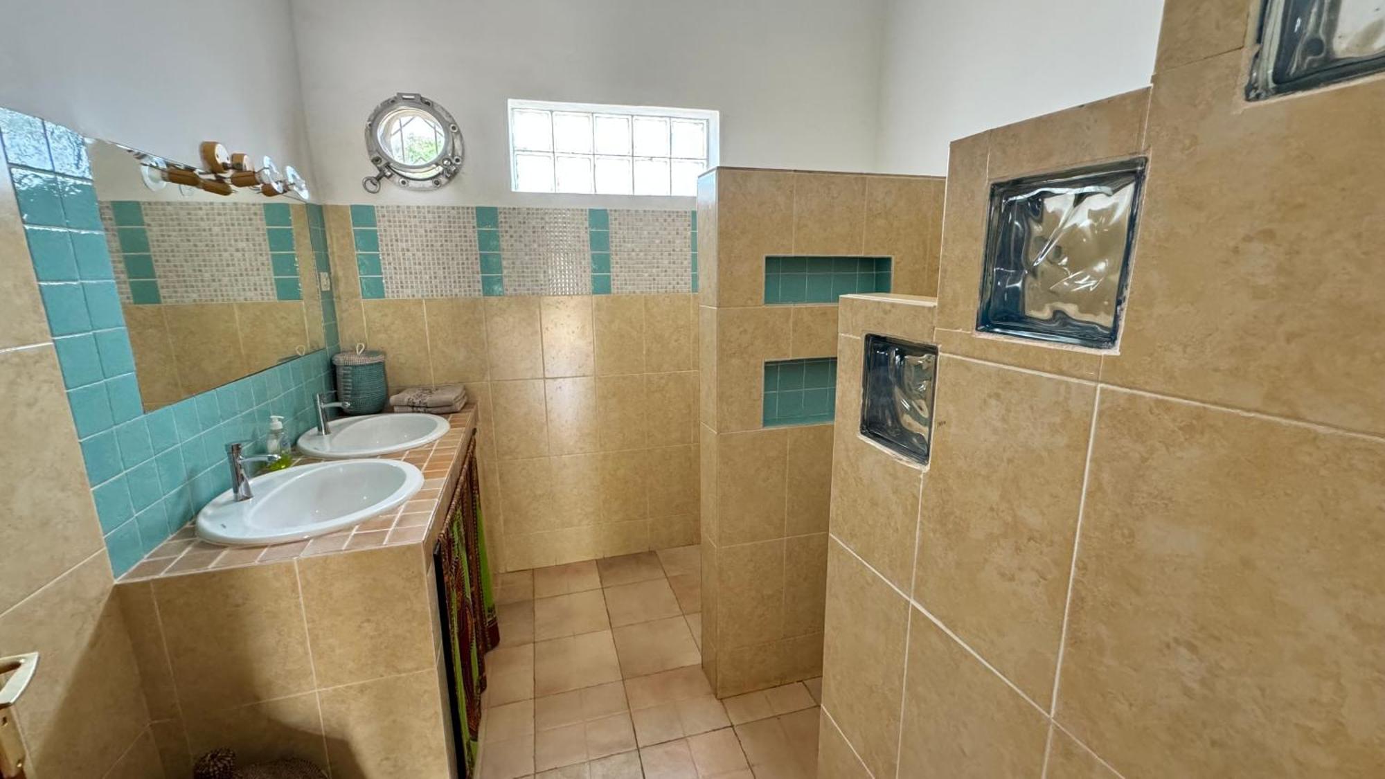 Kayzen House Hotel Ngaparou Phòng bức ảnh